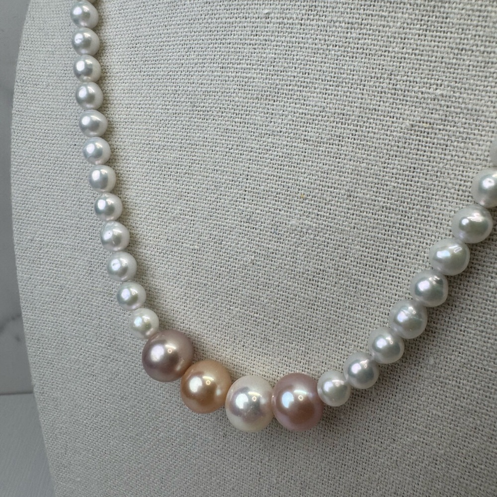 Elegant Pearl Necklace - White and Pink